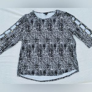 ROBERT LOUIS Black & White Plus Size Top